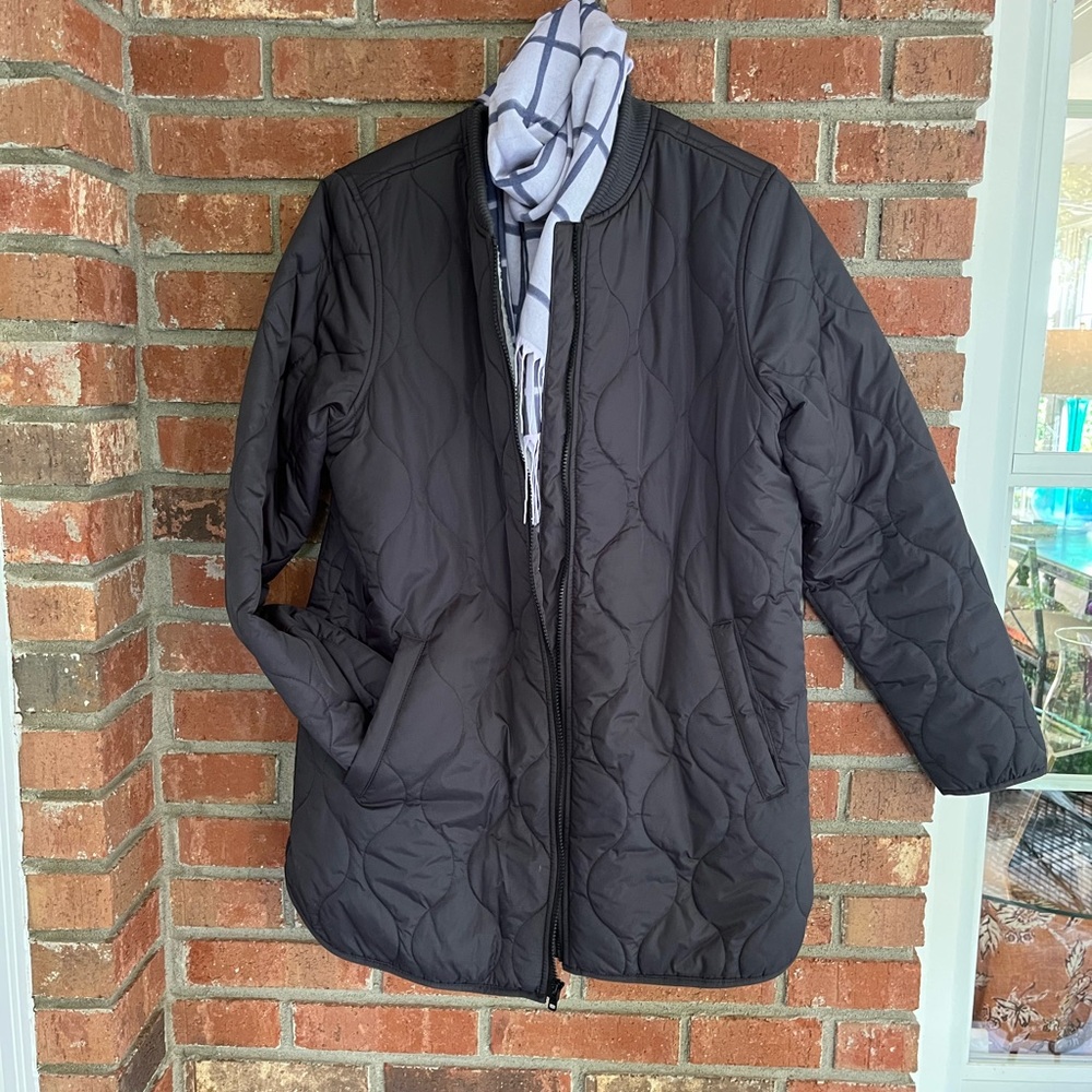 Old Navy Black Quilted puffer Sherpa Sherling Jacket
Size M Fall winter driver